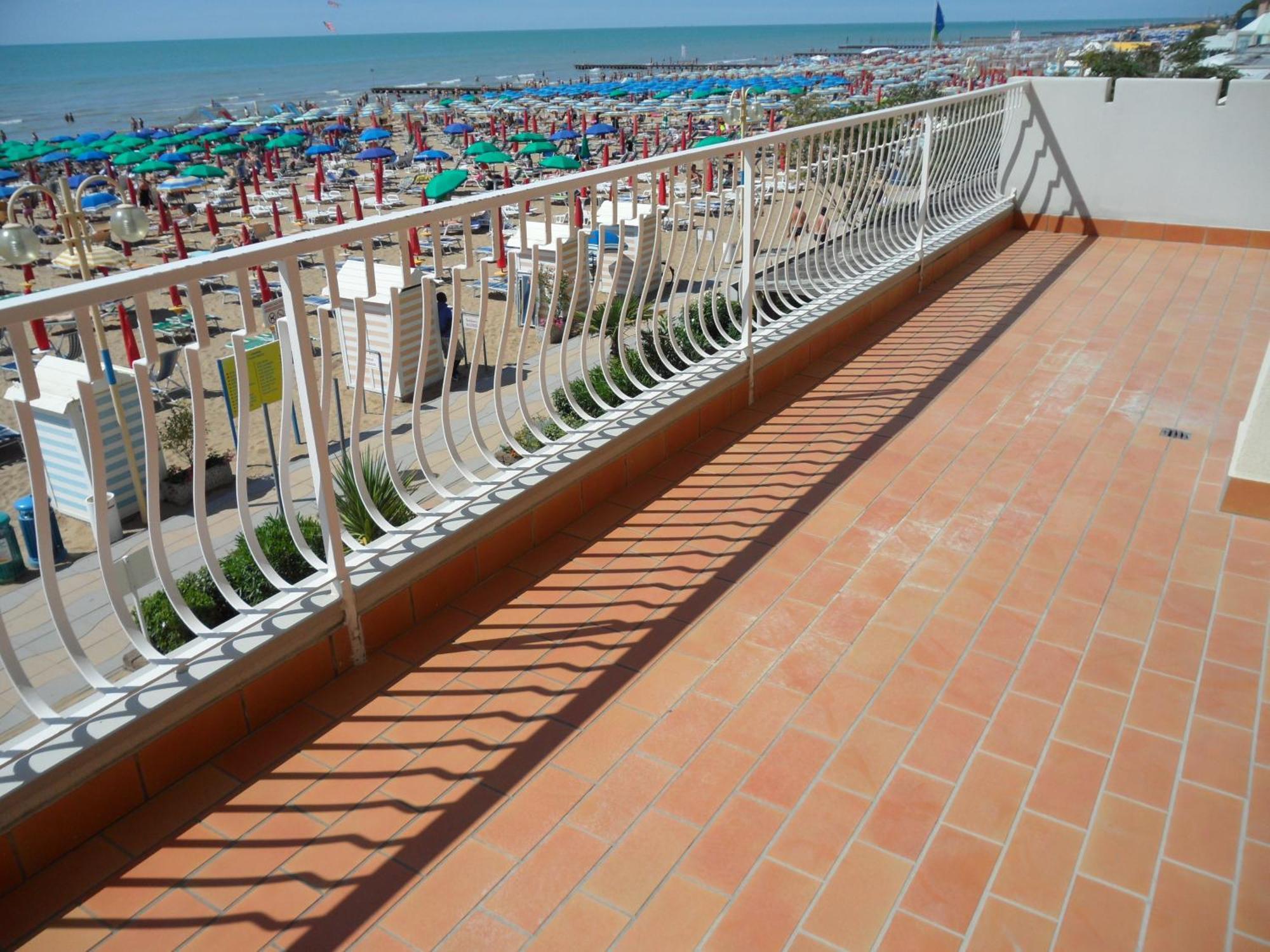 Airone Mare-residence Grifone 107e108, Fronte Mare, Piscina * Lido di Jesolo